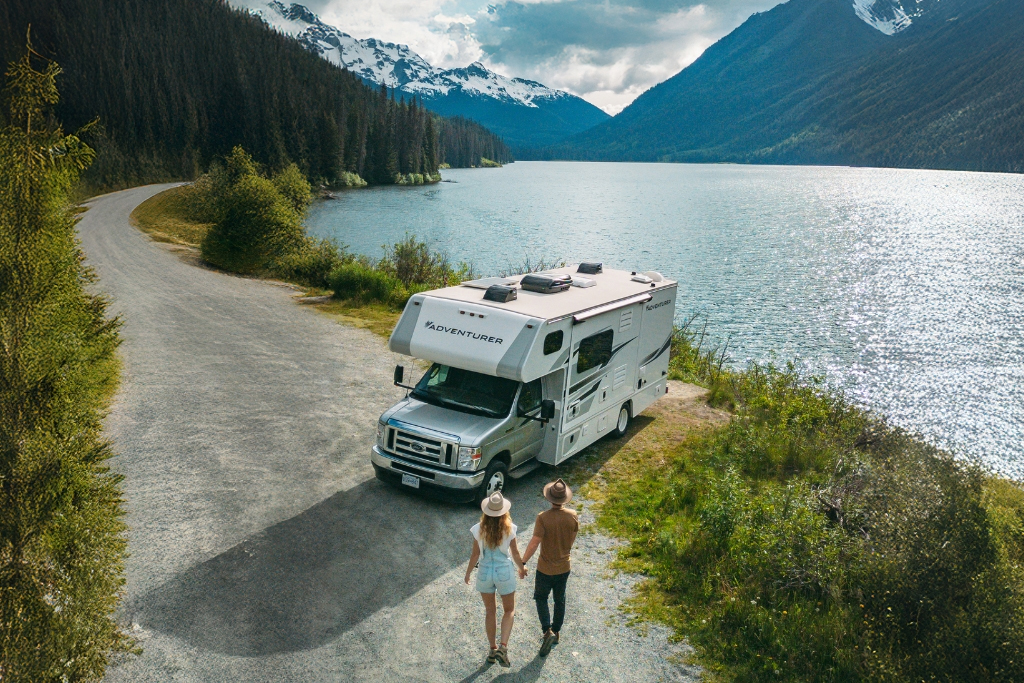 Couple en arrêt dans un Parc près de vancouver avec vue magnifique