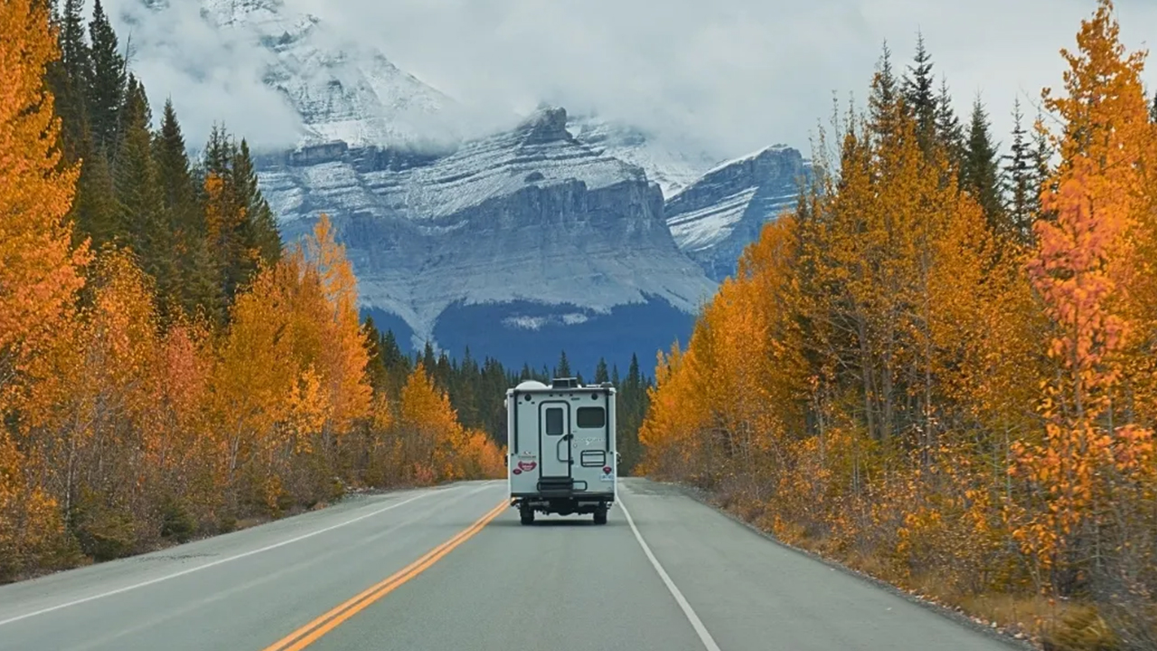 Vue arrière d'un vr, arrivant près de Vancouver