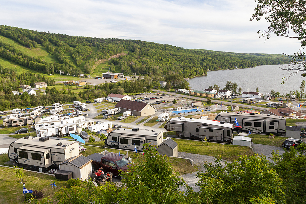 Vue d'un camping VR au Bas-Saint-Laurent