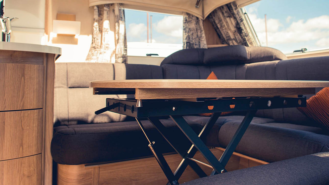 Vue intérieur d'une roulotte près pour une nouvelle saison