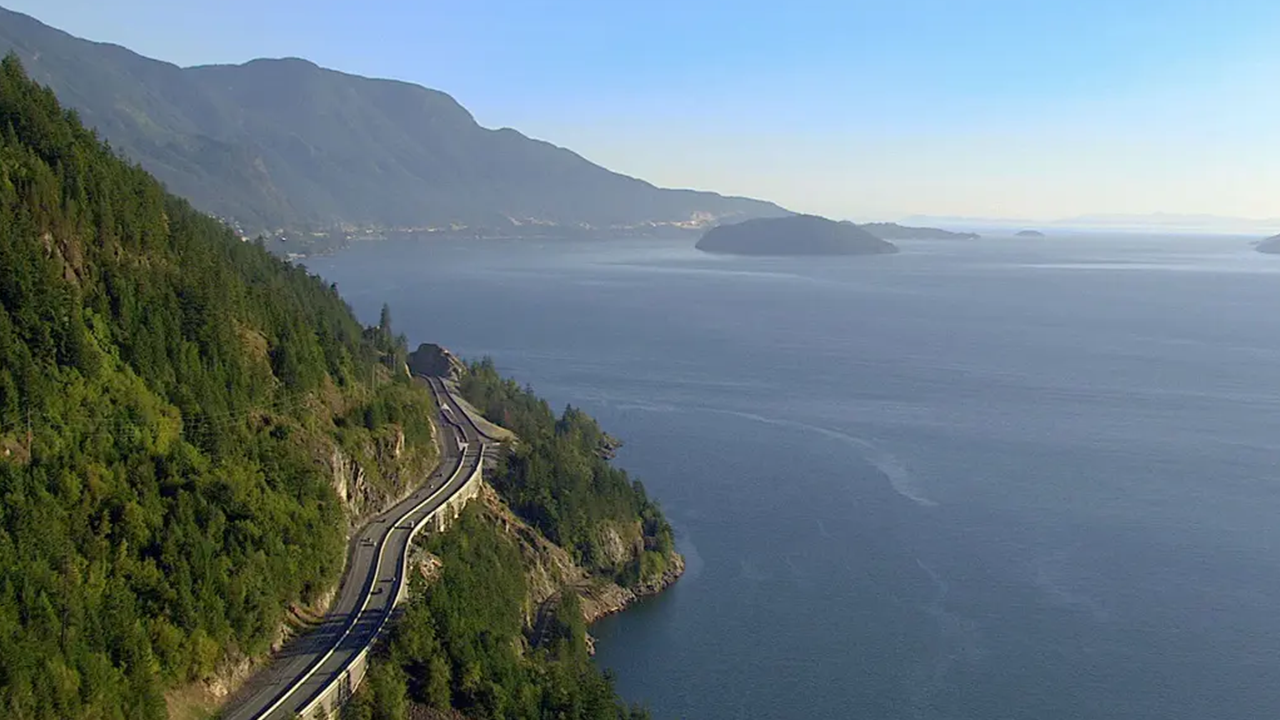 Route de Whistler avec vue sur l'océan